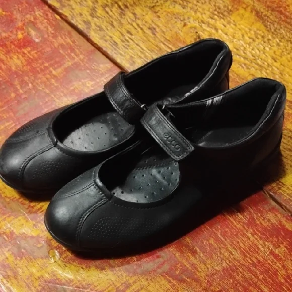 Ecco Black Mary Jane Size 40 Like New - Picture 1 of 5